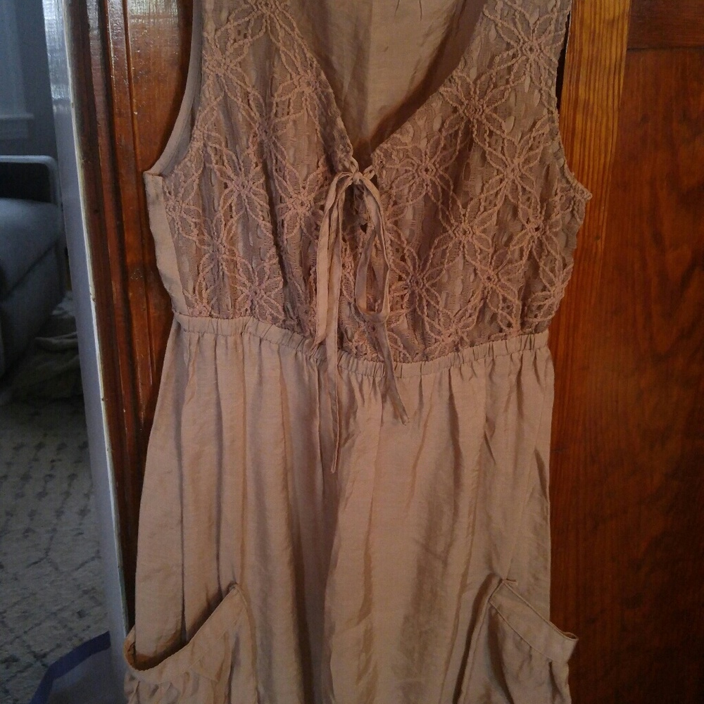 Tan dress with pockets